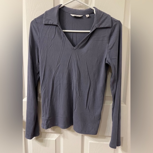 Reitmans M Blouse Beautiful blouse comfortable.
Size M 90% Viscose 10% Elastane - Picture 2 of 4